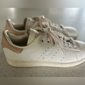 Women’s Adidas, Stan Smith, orange Bliss with metallic shoes size 8 floor sample